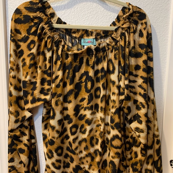 Rodeo Fox Leopard off shoulder Tunic - Picture 2 of 4
